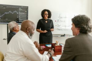 Scott Lippitt-woman-explaining-in-front-of-men-colleagues